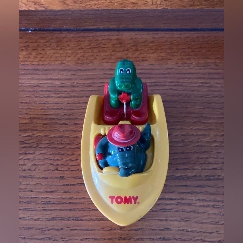 Vintage 1991 TOMY Big Fun Ski Boat Crocs Pull String Toy Children’s